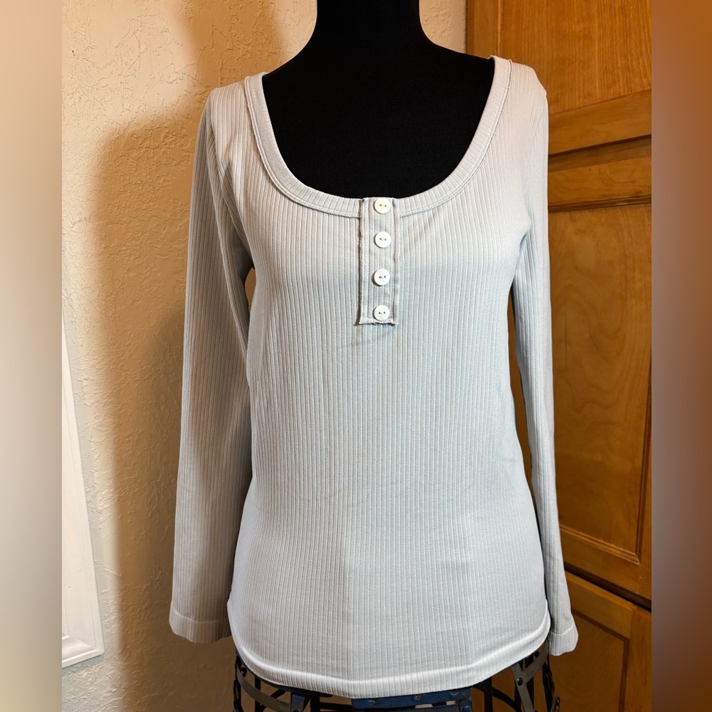 OQQ Henley Ribbed Top Button-Detail Ribbed Blouse - Soft Gray‎ Size Medium